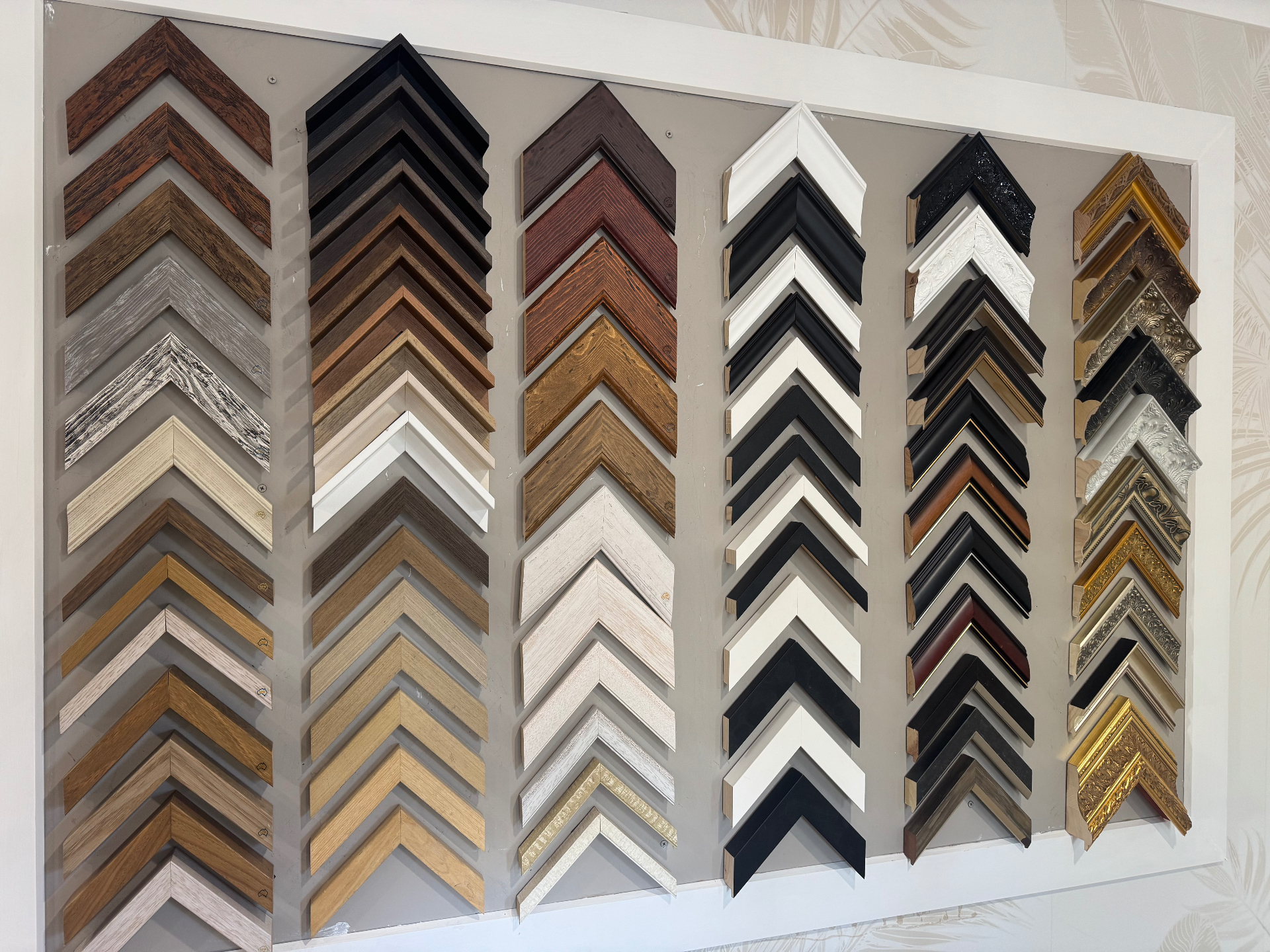 Wall display of frame moulding corner samples